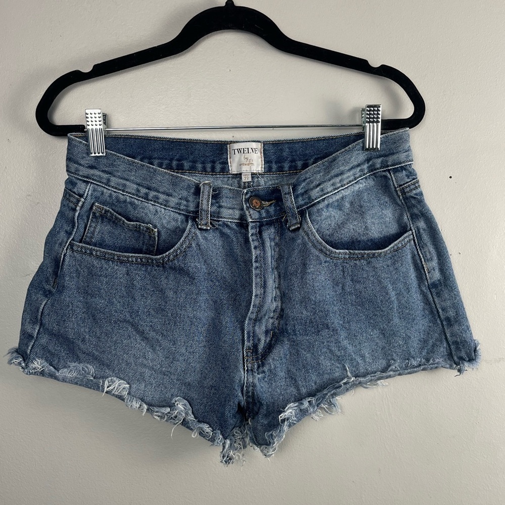 Twelve by Ontwelfth High Rise Raw Hem Shorts size 27
